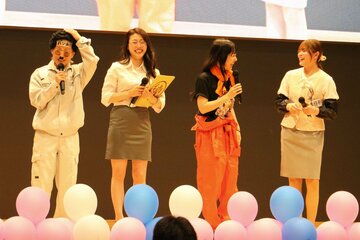（左から）ヘルメットを忘れた岩崎芳美、喜多須杏奈、西岡育未、井上遥妃