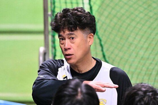 全体練習後、取材に応じた城島健司CBO