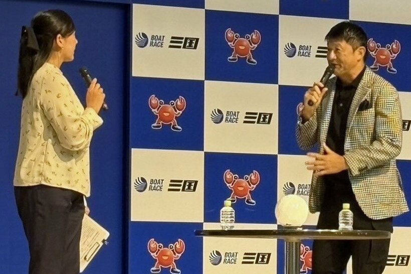トークショーを行う武田修宏氏（右）