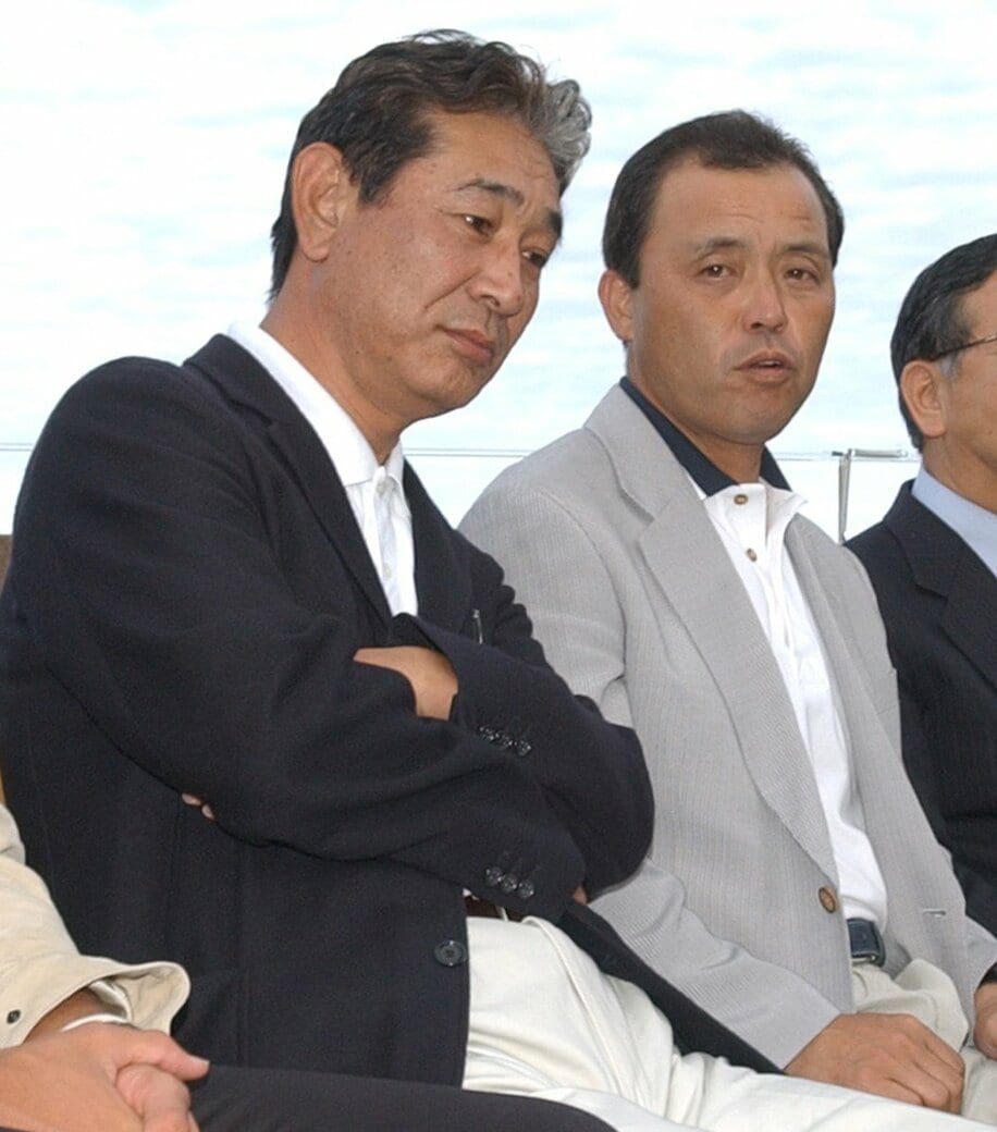  岡田コーチの野球の読みは鋭かった。左は星野監督（東スポWeb）