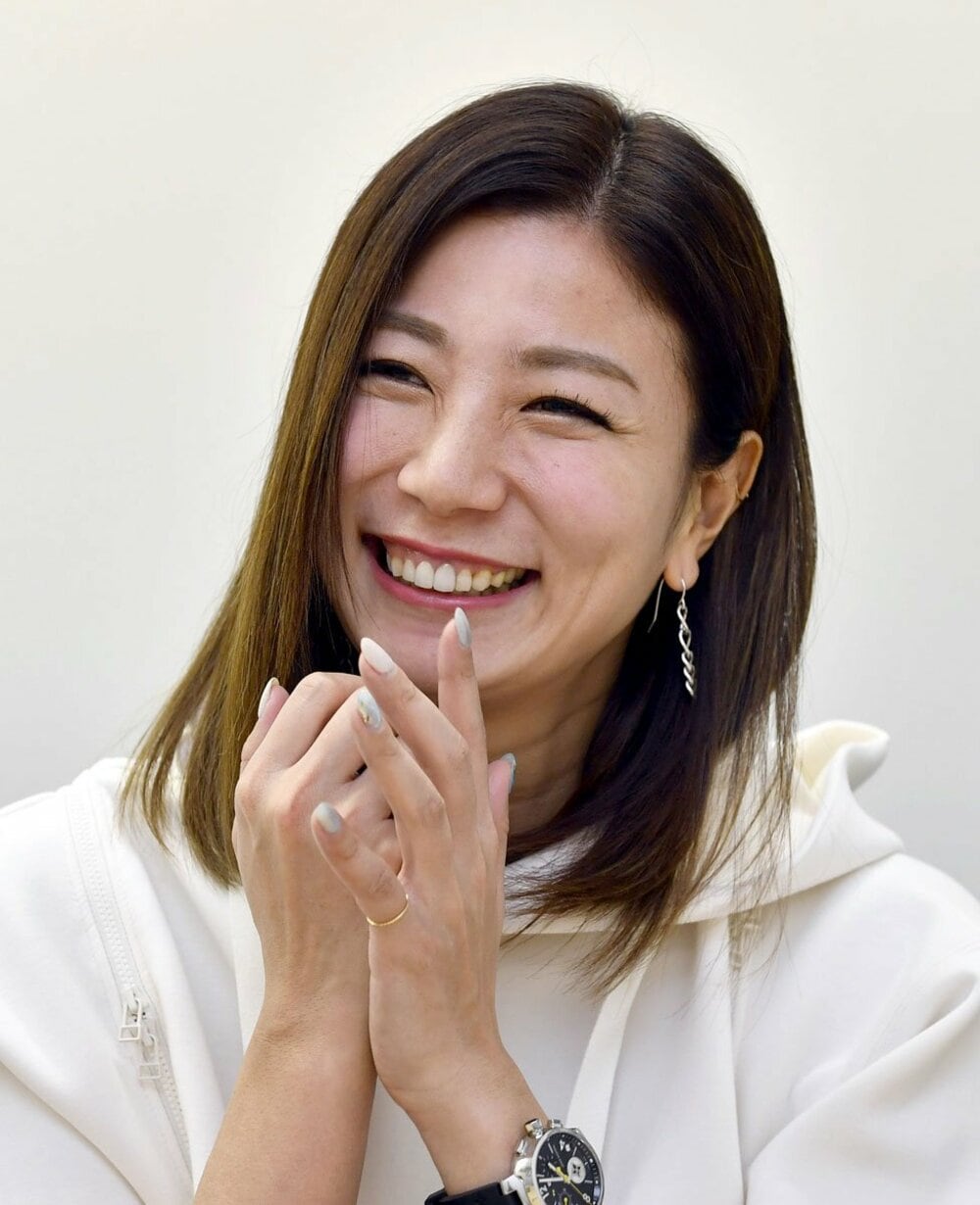 キュートな笑顔の青木愛