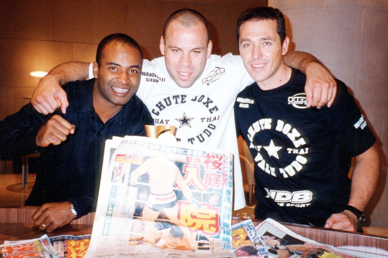 （右から）シュートボクセのフジマール会長、ヴァンダレイ・シウバ、コーチのコルデーロ