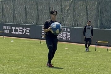 投手練習に参加した巨人・井上温大