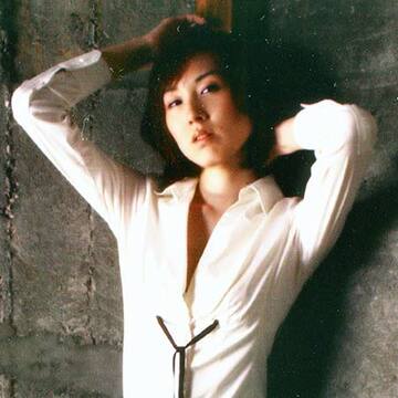 芸能活動をしていたときには長身を生かしたこんな写真も撮影していた菊池被告