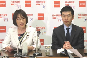 共産党の田村智子委員長（左）と山添拓政策委員長