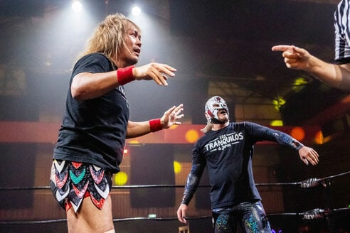 内藤哲也　でかぴょんすけ　新日本プロレス　ロスインゴベルナブレスデハポン 内藤哲也＆BUSHIが英国マットで復帰戦快勝 「ロス・インゴベルナ