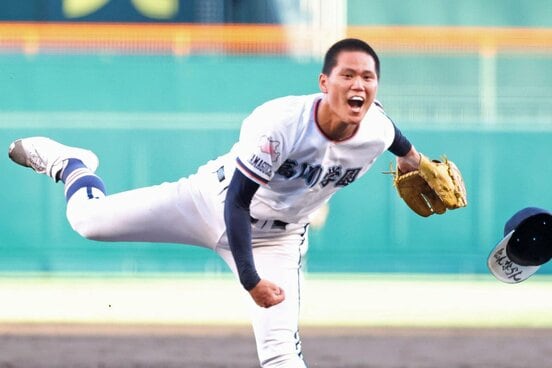 帽子を飛ばす全力投球を見せた高川学園の木下瑛二