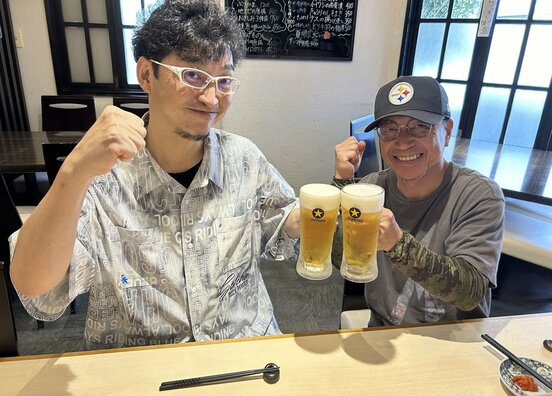 宮崎記者(左)と元ボートレーサー・宮武準さん