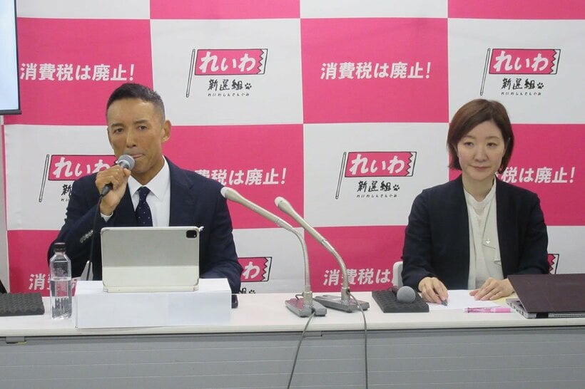 辞任を発表したれいわ新選組の山本太郎代表と大石晃子共同代表