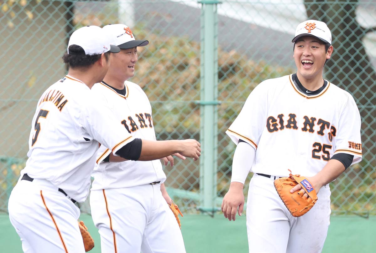 写真：【巨人】岡本和真が〝兄貴〟村田修一氏に誓う来季大爆発「やって 村田修一ボブルヘッド人形