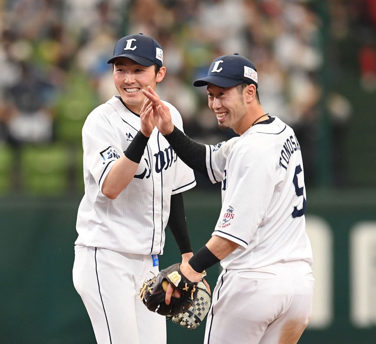 もち助さん専用 埼玉西武ライオンズ　源田選手&外崎選手　バット2本セット 西武】源田＆外崎の二遊間コンビが2年ぶりGグラブW受賞「来年また
