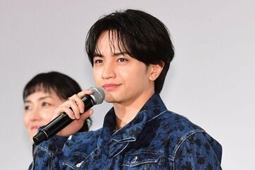 完成披露試写会に出席した中島健人