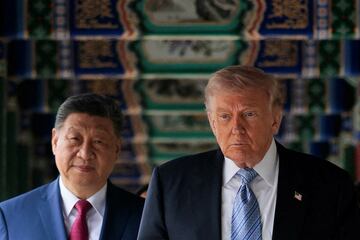 トランプ大統領（右）と習国家主席（ロイター）