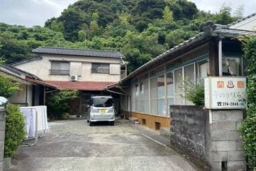 「そのがしら荘」外観。まさに“鄙び系”だ
