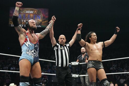 AEW】竹下幸之介が宿敵オスプレイに報復 合体攻撃＆ダーティー