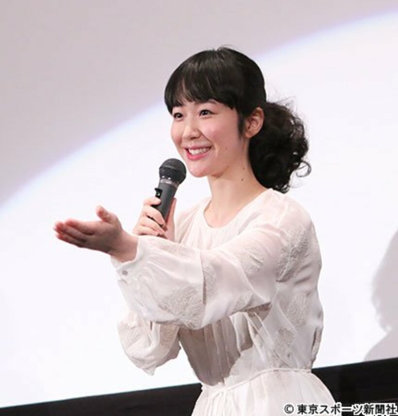 主演映画の大ヒット舞台あいさつに登場した女優の黒木華