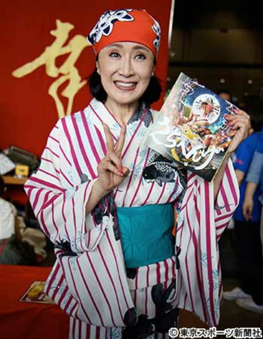 「コミックマーケット８８」に参加した演歌歌手・小林幸子