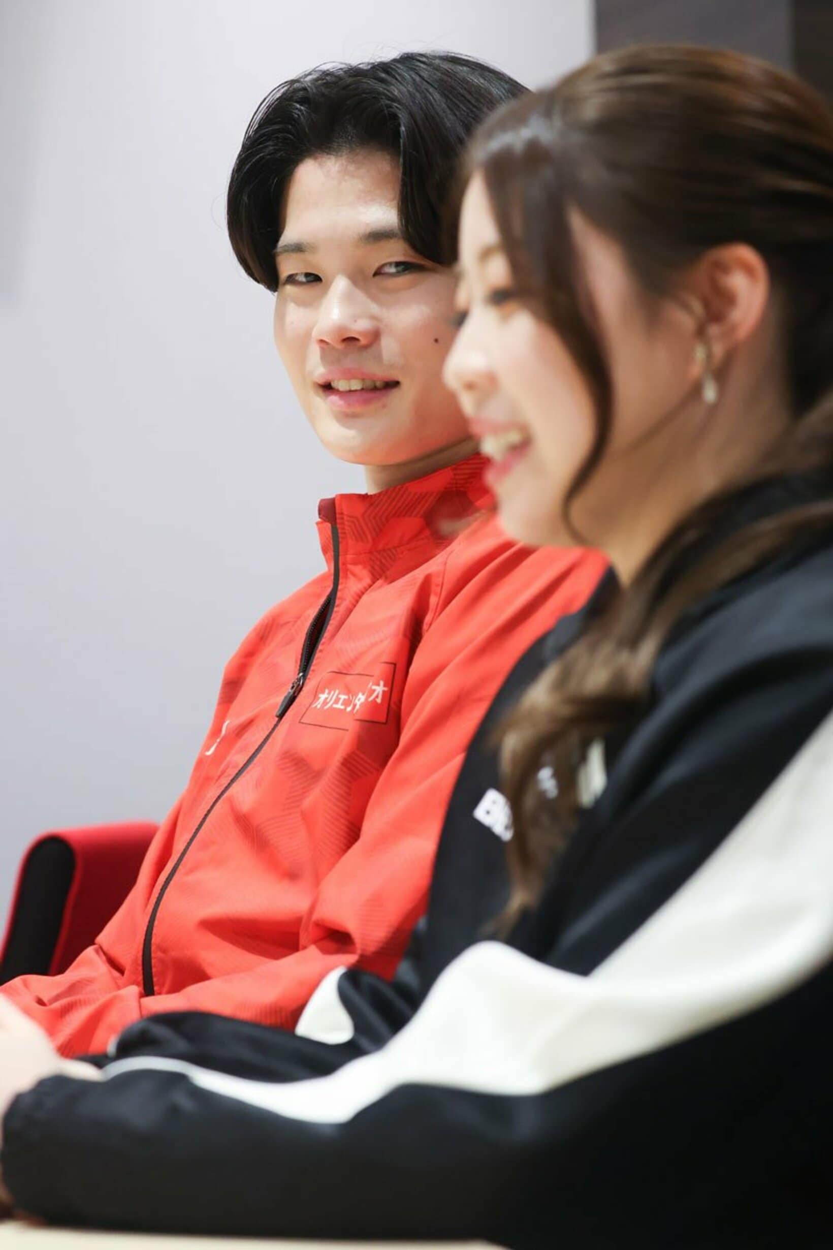 これまでを振り返った紀平梨花(右)と西山真瑚