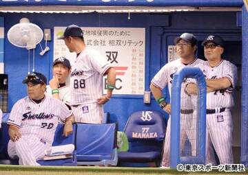 まさかの逆転を許し重苦しいムードのヤクルトベンチ