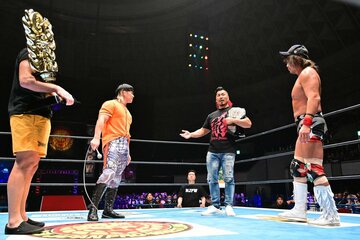 （左から）ザック・セイバーJr．、大岩陵平、鷹木信悟、内藤哲也