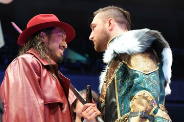 IWGPヘビー級王者のカラム・ニューマン(右)と、挑戦者に決まった辻陽太
