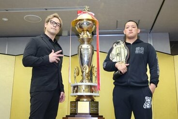 潮崎豪（左）と 菊田円