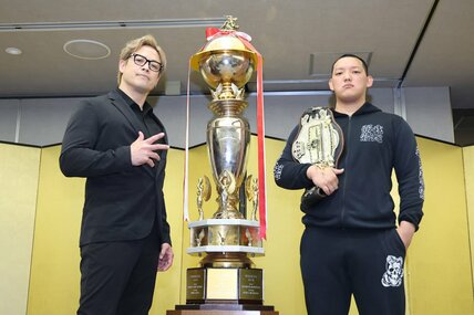 潮崎豪（左）と 菊田円