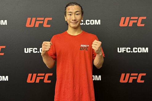 鶴屋怜サイン入りUFCグローブ UFC】鶴屋怜 残り1秒劇勝で本契約へ「早く日本人初のUFC