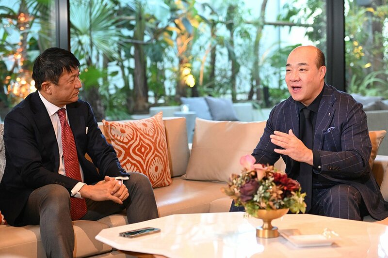 旧知の間柄で、話も弾んだ西村社長(右)と武田氏