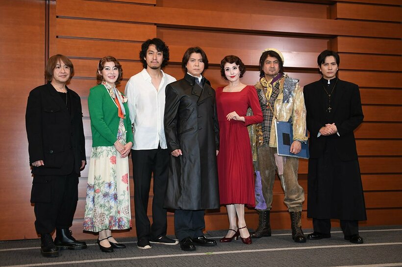 左から演出家の深作健太氏、須藤理彩、渡辺大、上川隆也、藤原紀香、藤本隆宏、財木琢磨