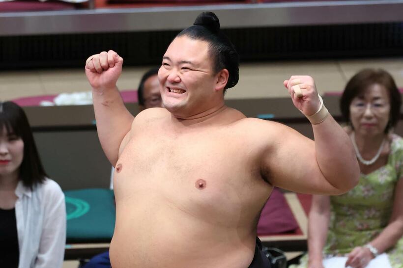 気合を入れる朝乃山
