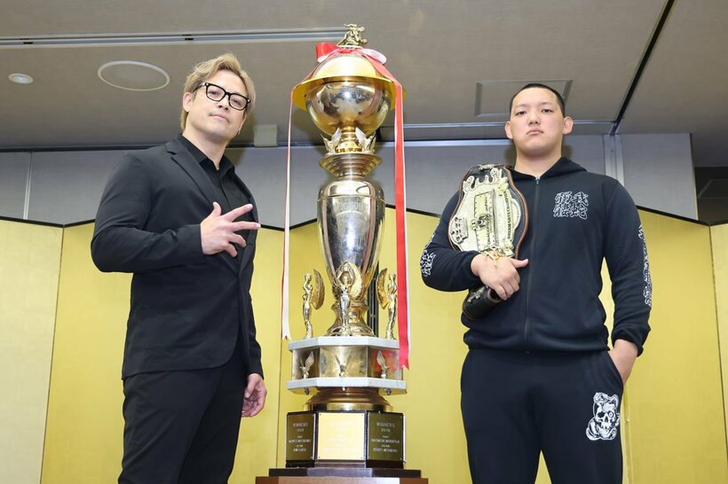 潮崎豪（左）と 菊田円