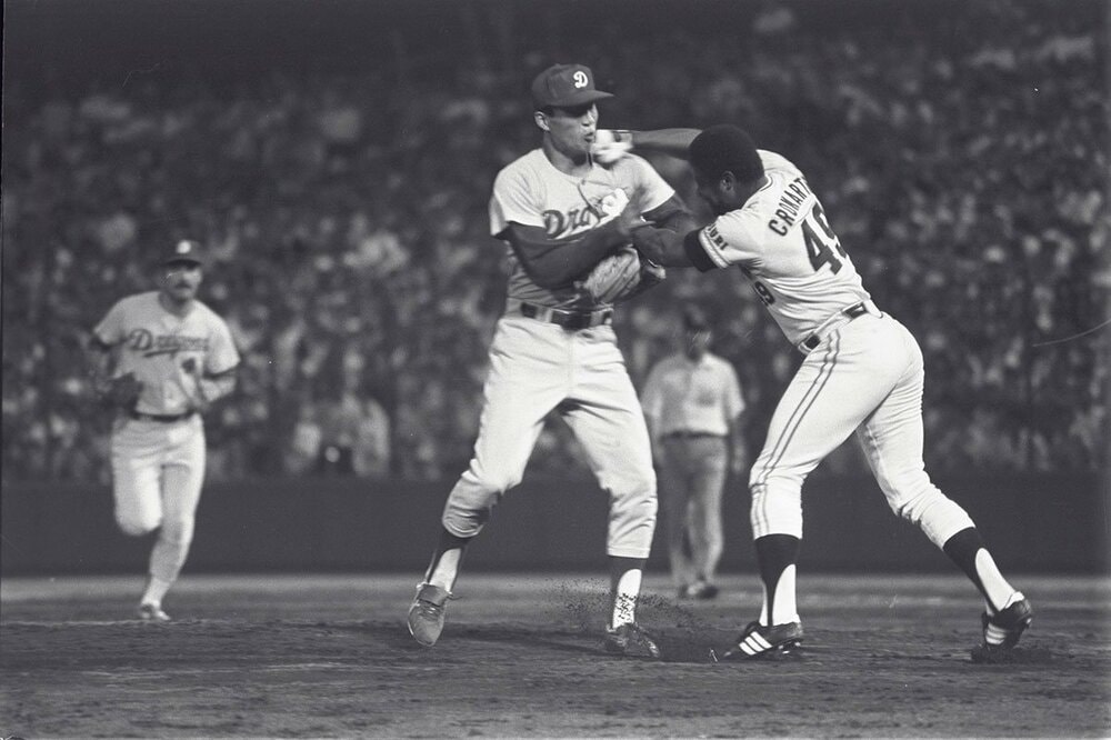 クロマティ（右）は宮下の死球に怒り、右ストレートを見舞った（１９８７年６月１１日）