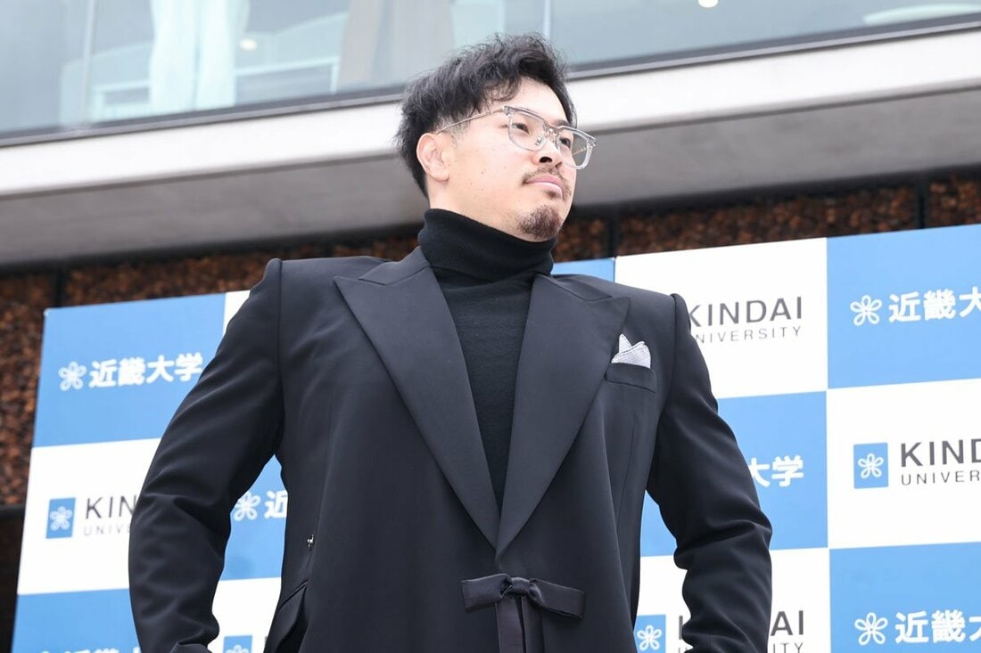「ヒゲ＆メガネ」でダンディーに母校凱旋を果たした佐藤輝明