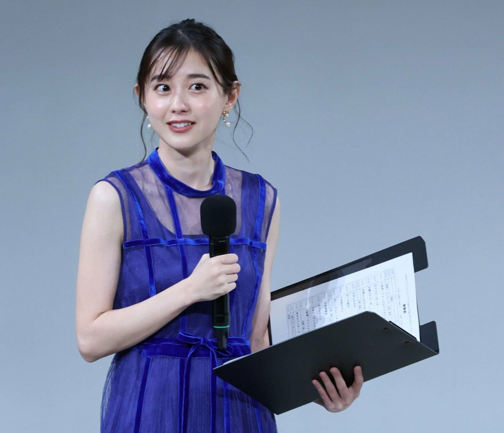 ドレスアップした若林有子アナ