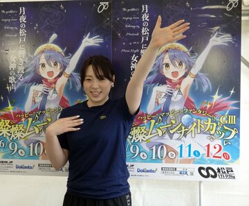  高額配当、喜びの舞いかと思いきや、当大会ポスターのポーズをとる児玉碧衣（東スポWeb）