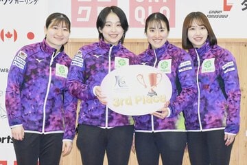 北海道銀行の（左から）田畑百葉、中島未琴、山本冴、仁平美来