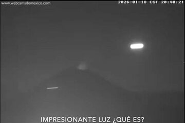 ポポカテペトル山の監視カメラがUFOを捉えた（X@webcamsdemexicoから）