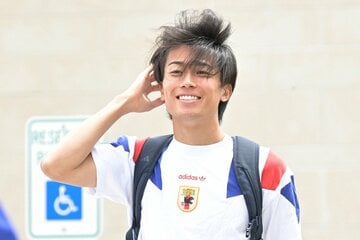 笑顔を見せる中村