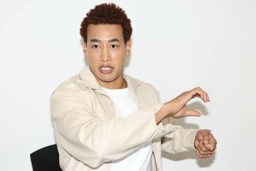 熱弁をふるう関口メンディ―