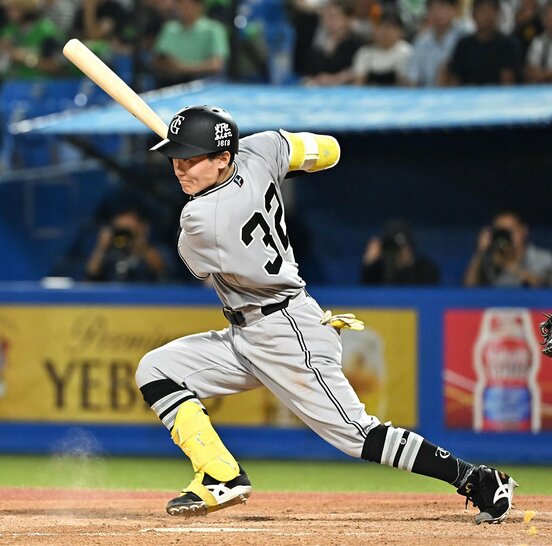 5回、左前適時打を放つ浦田俊輔