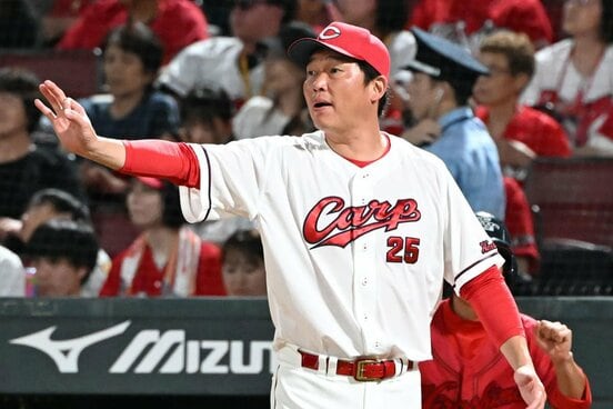 開幕戦を劇的勝利で飾った広島・新井監督