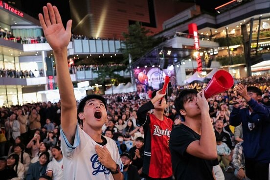 熱狂的な台湾ファン（ロイター）