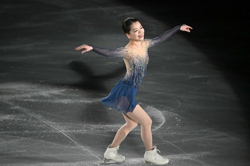 演技を披露する鈴木明子さん