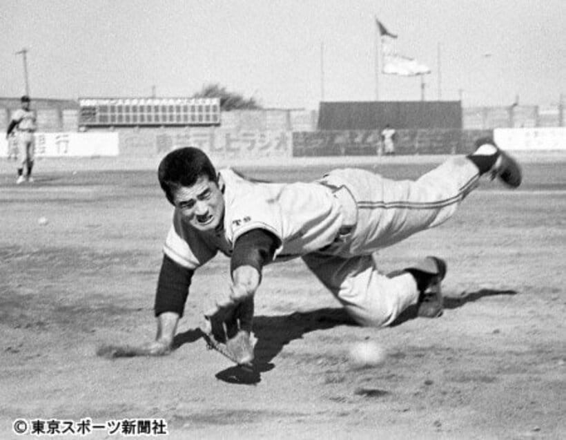 宮崎キャンプでノックを受ける長嶋茂雄（１９６２年２月）