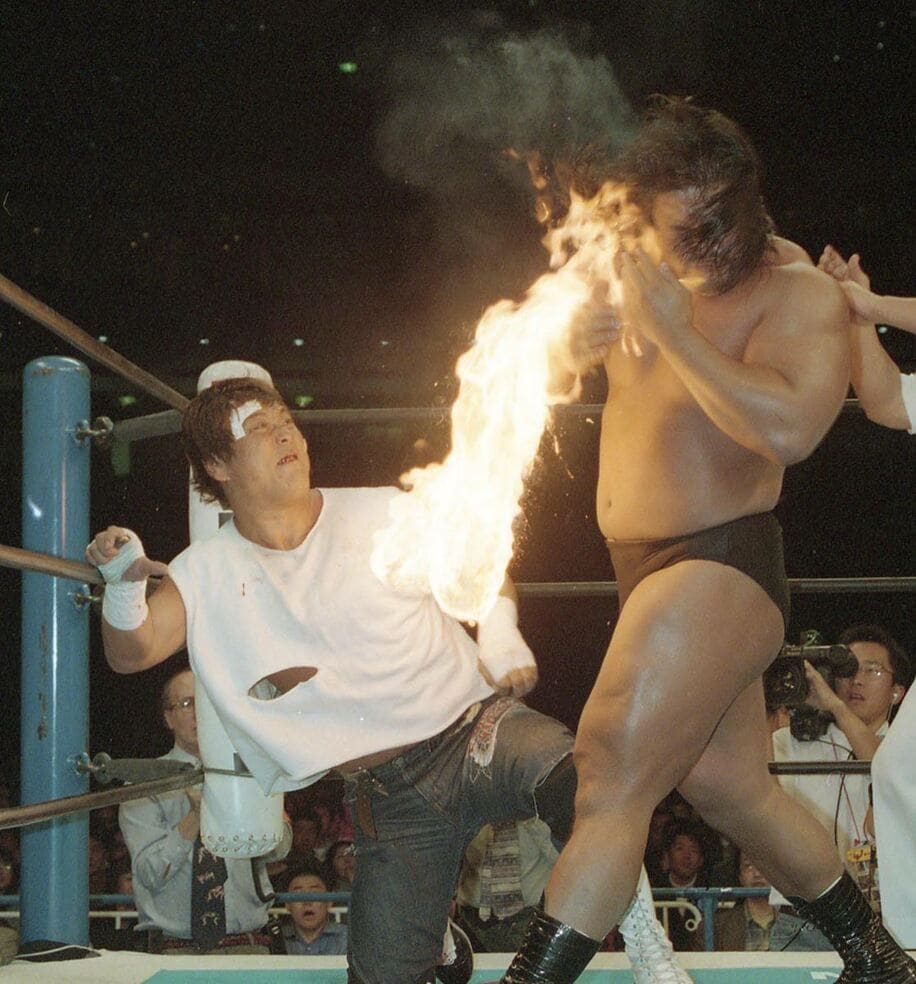 １９９９年の１・４ドーム大会で健介に炎を投げつけた大仁田