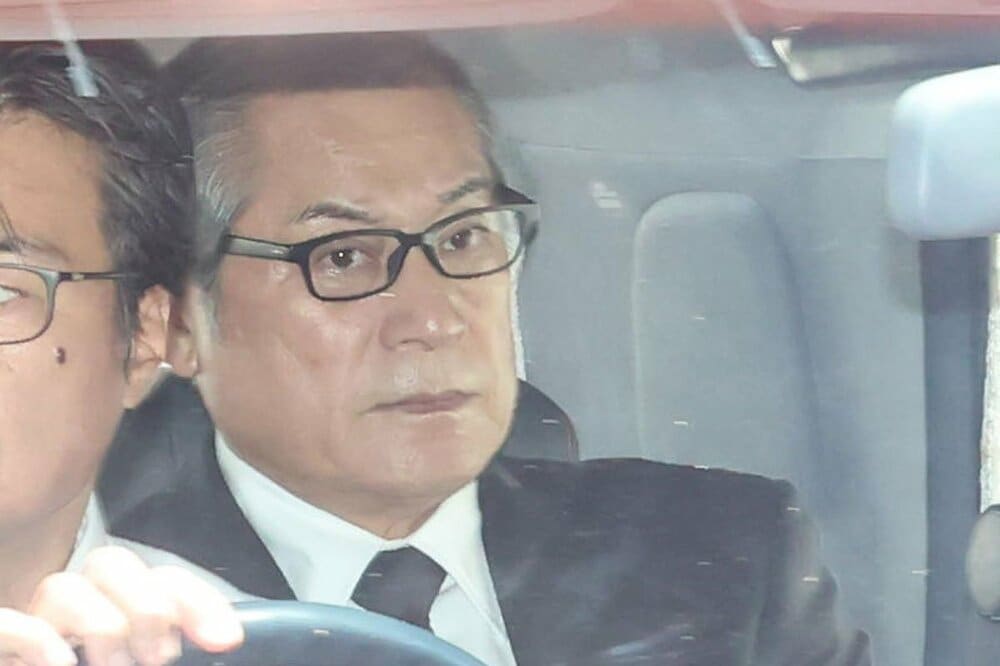 告別式に参列した松平健