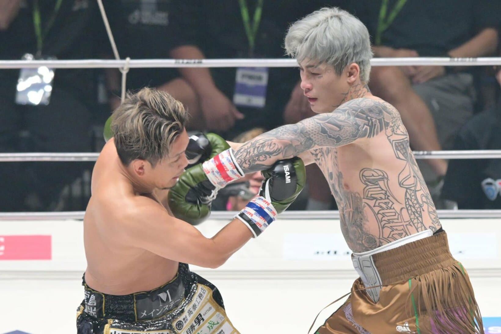 平本蓮(右)との一戦をドローに持ち込んだ皇治