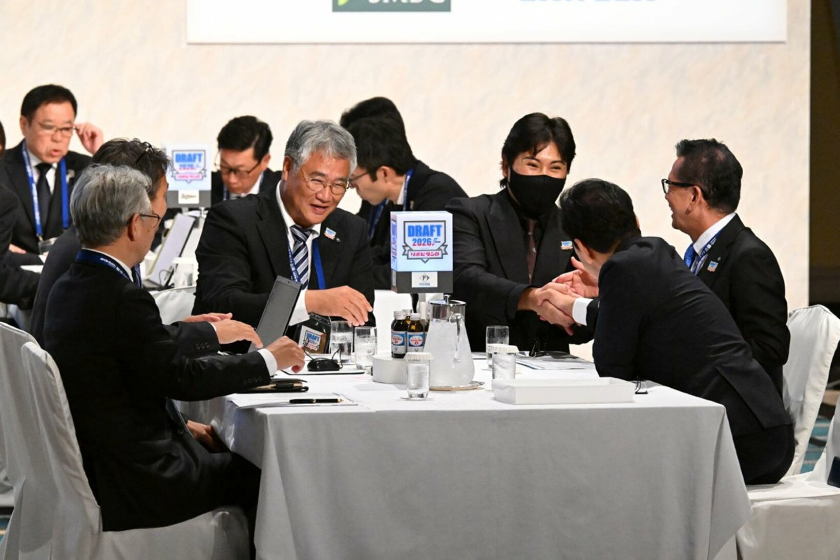 菰田陽生の〝一本釣り〟が決まり喜ぶ新庄監督