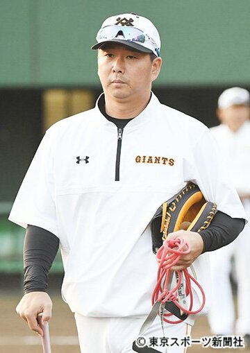  巨人に復帰した実松コーチ
